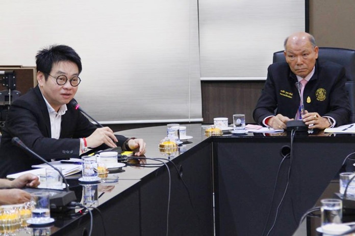 Deputy Mayor Banlue Kullavanijaya (right) chaired a meeting with officials and representatives of disabled residents to check on the progress of projects to improve accessibility for the disabled.