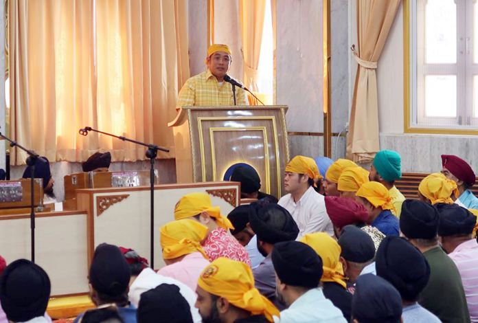 Mayor Sonthaya Khunplome conveys his heartfelt greetings to the Sikh congregation.