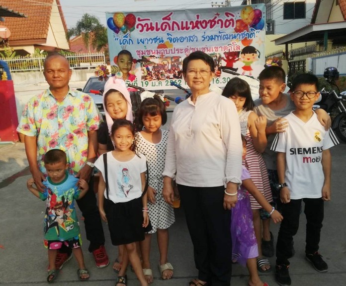 Supaporn Sanpakaew, president of the Marbpradu Community, and her counterpart from the Khao Talo Community, Somkiat Dechpaiboon, hosted the communities’ Children’s Day activities.