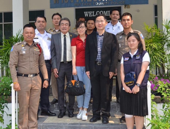 Deputy Mayor Ronakit Ekasingh (2nd row, 2nd left), and top police and Marine Dept. officials welcomed Zhou Guangxu (2nd row, 2nd right), second secretary at the Chinese embassy in Bangkok, to city hall on Jan. 21.