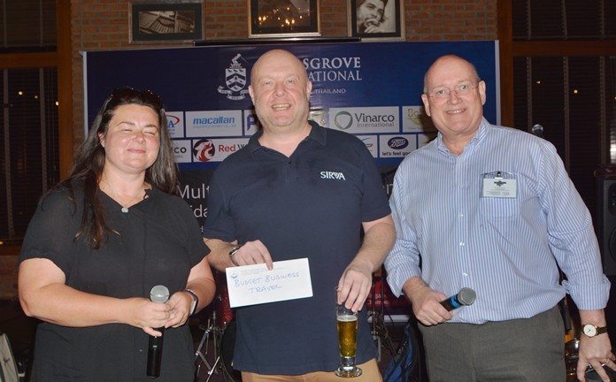 Sirva Thailand GM Adam Beechinor (centre) is one of the lucky draw winners.