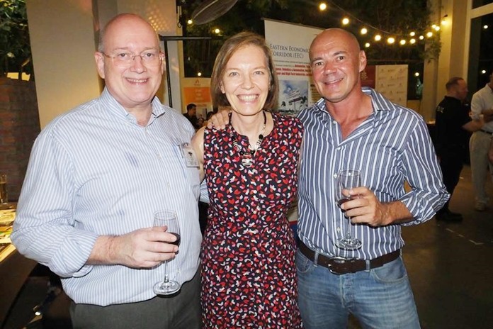 Graham MacDonald with Linda Reay, Vice Chair of SATCC, and Andre Coetzee, owner of Retox Outback Bar.