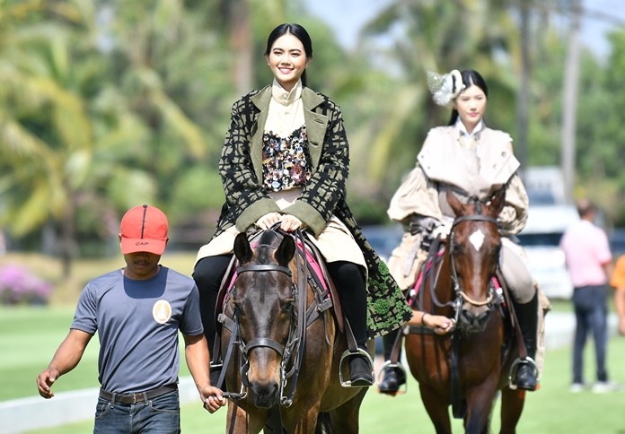 Prangned Thajai and Jirapha Laksanawisit took part in the celebrity horseback fashion show.
