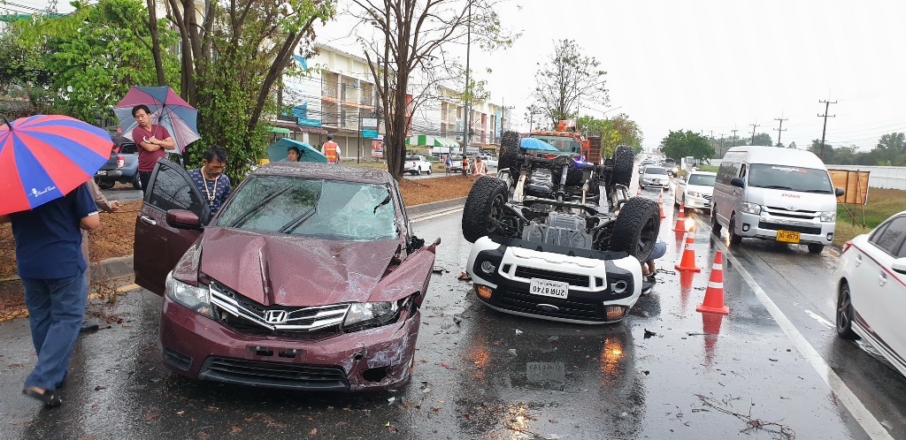 2 hurt in Sattahip road wreck - Pattaya Mail