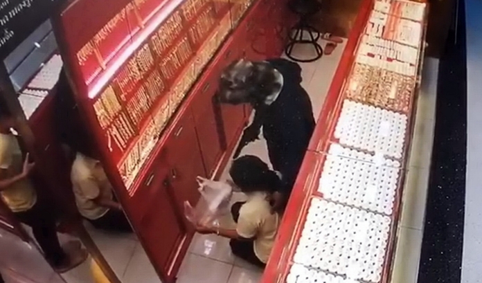 Police are looking for a man who stole 2 million baht in gold from a Sattahip retailer.