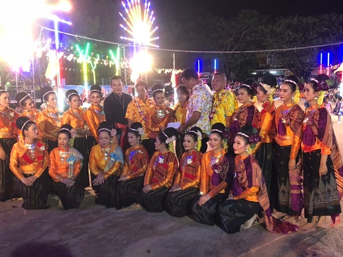 Deputy Mayor Manote Nongyai oversaw the Khao Kong festival in Nongyai.