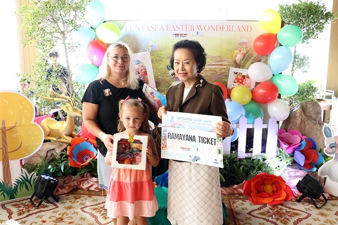 Panga Vathanakul, the Managing Director of Royal Cliff Hotels Group, presents a special prize to the winner of the Funtasea Easter Wonderland Lucky Draw.