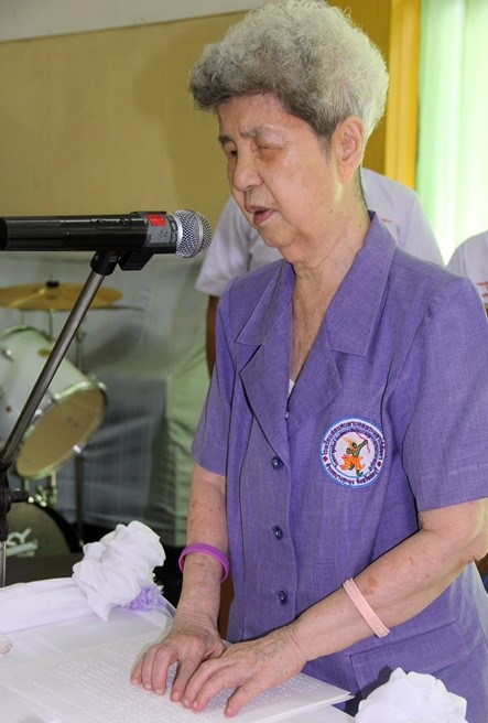 Khun Aurora making a welcome speech to visitors.