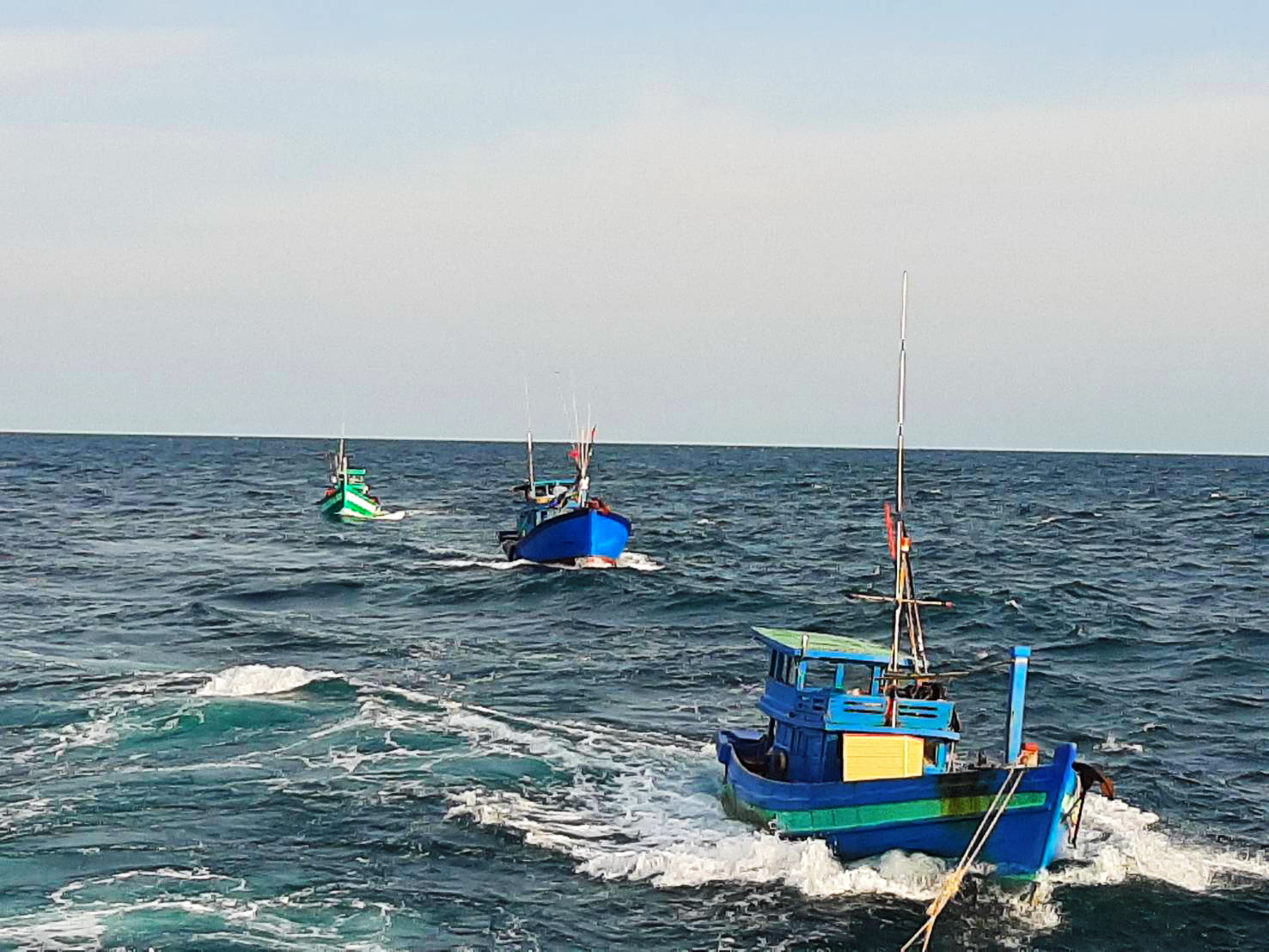 (Pattaya news 1) M 26 03 3 Vietnamese fishing boats