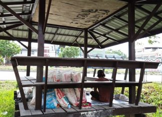 Sattahip bus stops cleared of homeless