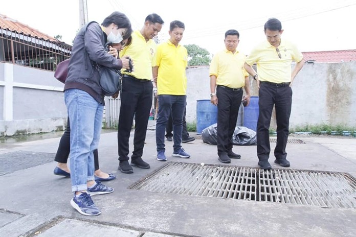 There is a hole in the Paniadchang sois 5/1 and 8 flood-drainage system, but not to worry, city engineers are looking into it.