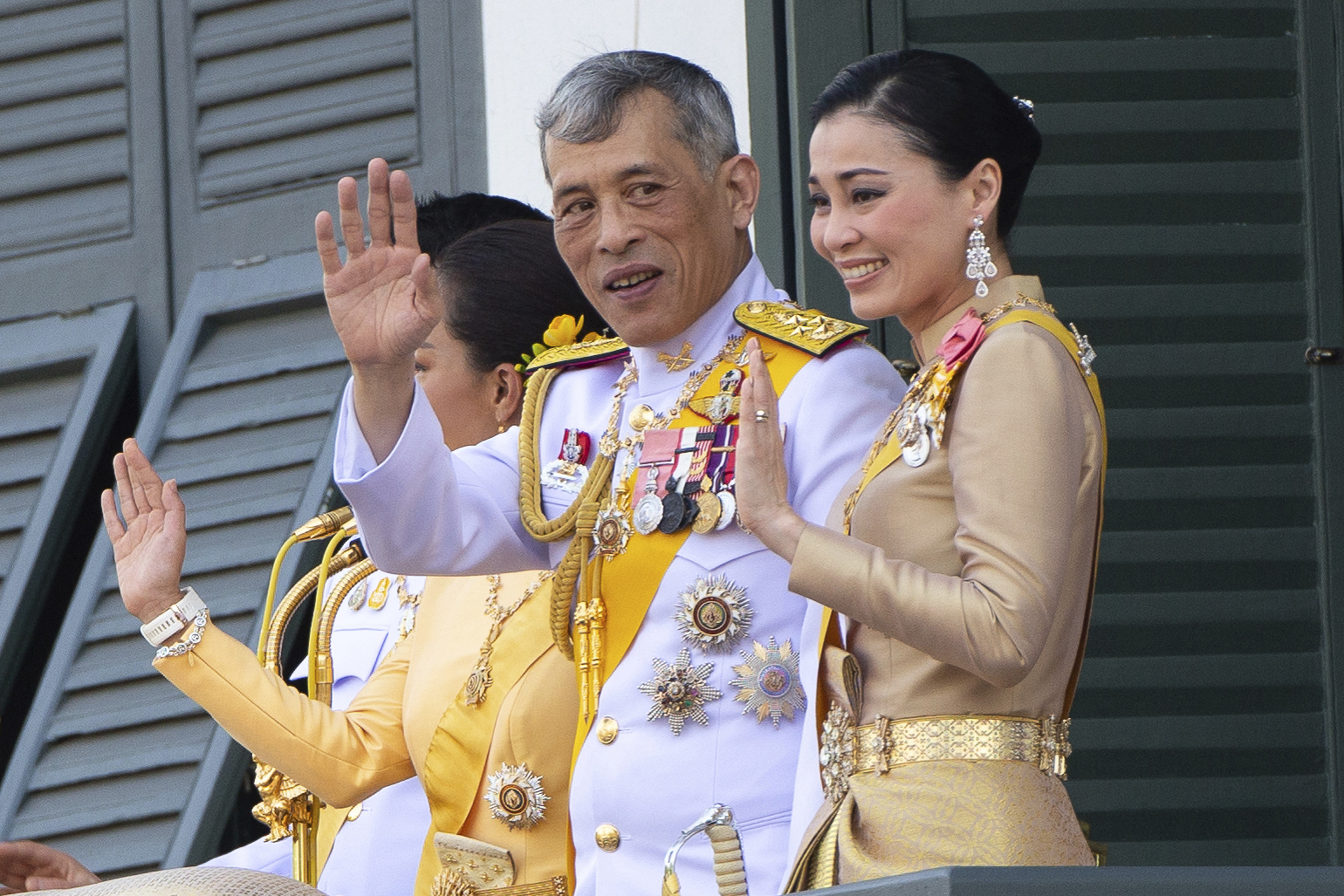 Жена тайка. Маха Вачиралонгкорн. Таиландский Король Маха Вачиралонгкорн. Король Таиланда Маха Вачиралонгкорн рама. Король Тайланда 2019.