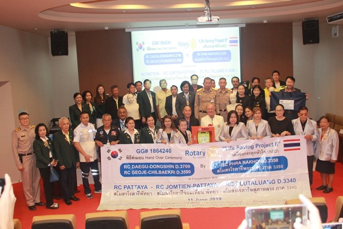 The Rotary Clubs of Daegu Dongshin and Geoje-Chilbaekri in Korea together with the Rotary Club of Phra Nakhon in Bangkok raised 1,832,503 baht to acquire and distribute 50 sets of Automatic External Defibrillators (AED) to worthy organisations in Pattaya and Sattahip.