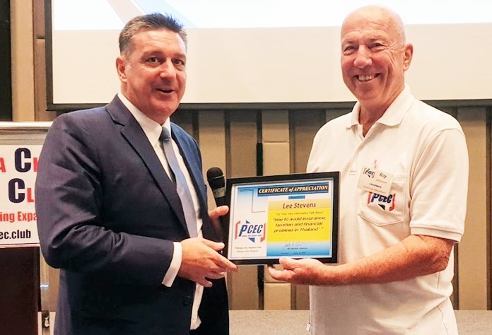 MC Roy Albiston presents Lee Stevens with the PCEC's Certificate of Appreciation for his interesting and informative talk about the need for estate planning by expats.