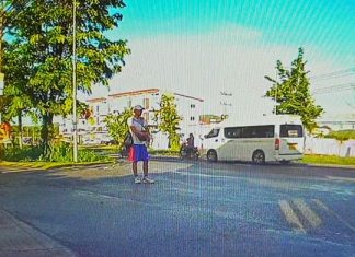 Drunk driver of tourist-loaded minivan hits, kills motorcyclist