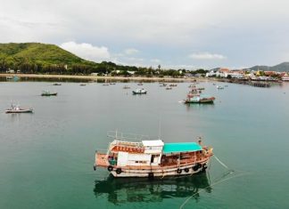Stormy seas idle fishing boats