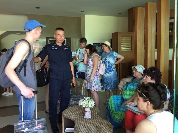 Guests at a Jomtien Beach hotel were evicted without notice after police aided the inn’s holding company in repossessing the property.