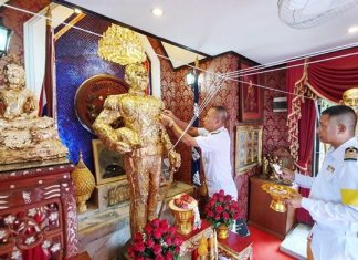 Religious ceremonies held to consecrate Prince Abhakorn Kiattiwong amulets