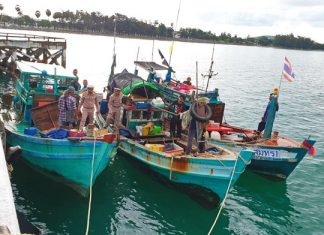 Navy impounds 3 Vietnamese fishing boats