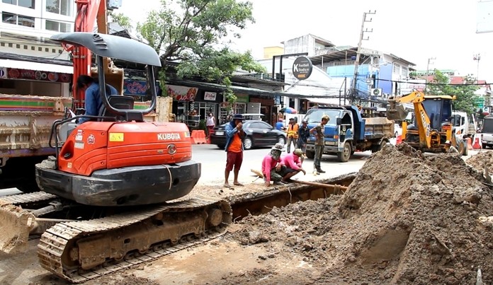 Road workers knocked out telephone and internet service to about 2,500 TOT customers when diggers cut communication the utility’s trunk line on Central Road.