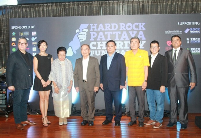 Pattaya City Council Chairman Anan Ankanawisan, Deputy Mayor Ronakit Ekasingh, Hard Rock Hotel Pattaya GM George Carlos Smith and honored guests help raise 1 million baht for HRH Princess Maha Chakri Sirindhorn’s charity fund and the Hard Rock’s community service projects.