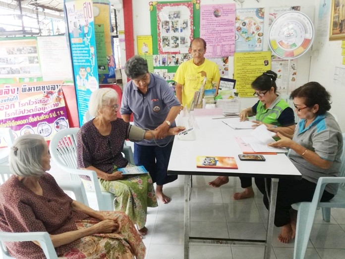 Central Pattaya residents took advantage of free diabetes and blood pressure checks at the Soi Arunothai neighborhood health fair.