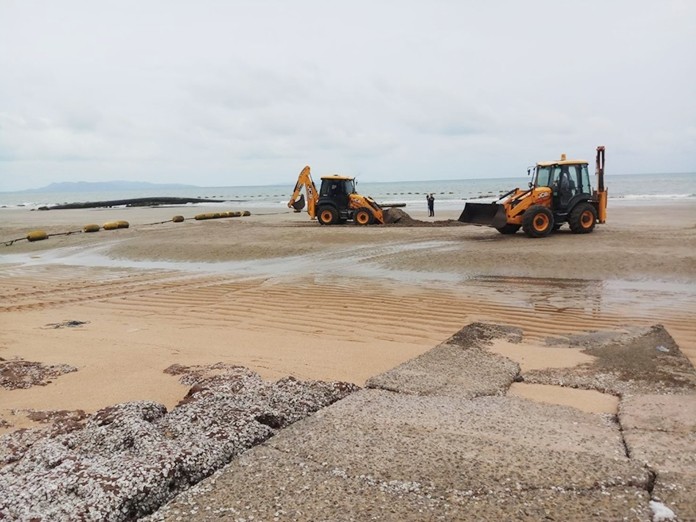 Renovation work at Yim Yom Beach has begun as promised earlier this week.