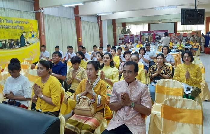 School administrators, teachers, former students and students observe Pattaya School No. 4’s 81st anniversary in Naklua.