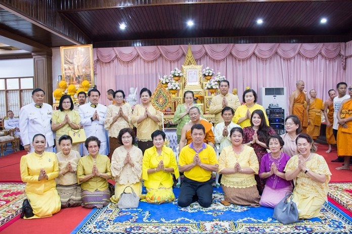 Pattaya Mayor Sontaya Kunplome, Banglamung District Culture Council member Surat Mekawarakul, government officers, local politicians, and honorable guests attended the ceremony to appoint and raise the monastic rank of Abbot Anan Thamachoto to Phraratchakhana Chan Raj at Chaimongkol Temple, July 29.