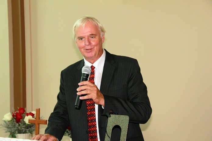 Pastor Ragnvald Seierstad welcomes his congregation and guests to the newly built Norwegian Seaman’s Church in Pattaya.