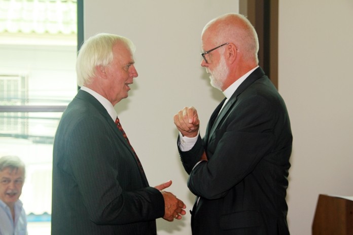 Ragnvald Seierstad speaks with Ørnulf Steen, Secretary General of Norwegian Seamen’s Churches.