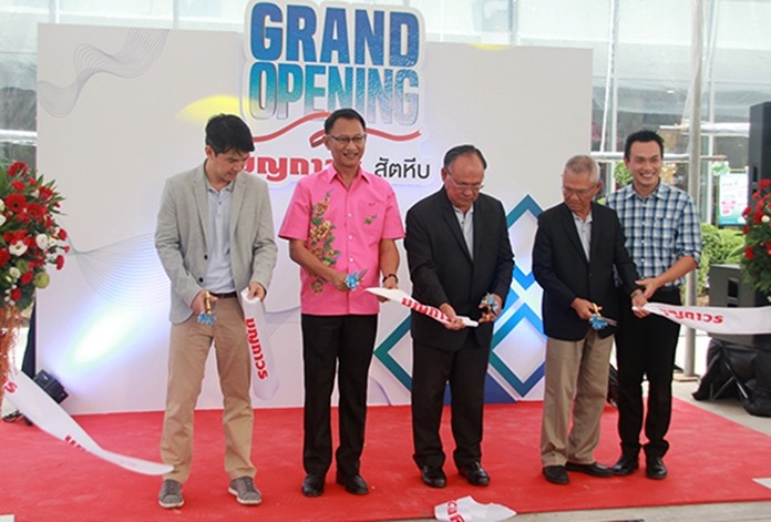 The opening event was chaired by Sattahip District Chief Officer Anucha Intasorn, who joined Boonthavorn CEO Sompong Daopiset and Palang Pracharath Party MP Satira Plukpraphan in the ribbon cutting ceremony on Sept. 6.