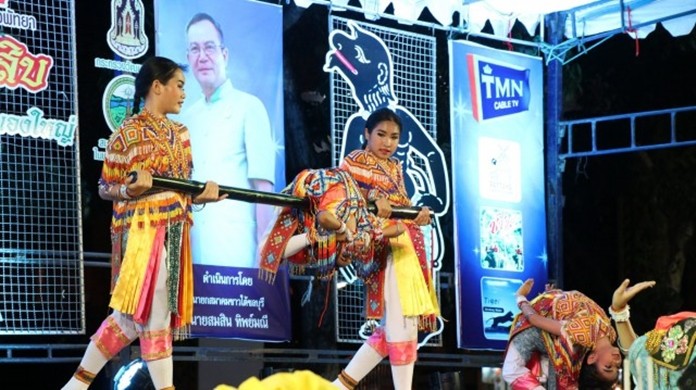 The festival included Manohra dance performances to honor the spirits of dead relatives and ancestors.