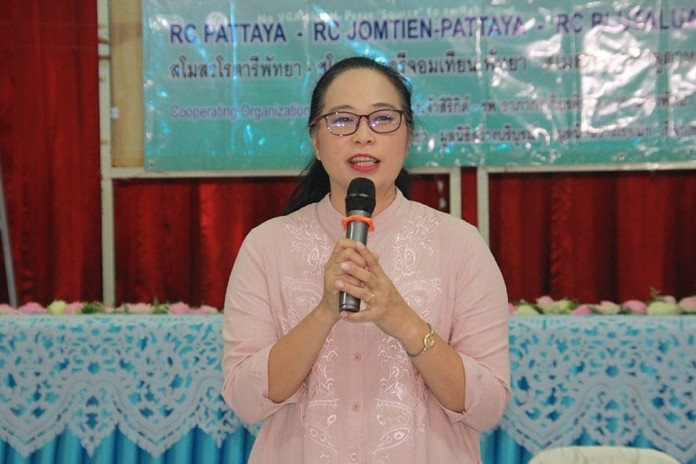Dr. Naruemol Inthapong, Director of Pattaya School No. 5, thanks the Rotarians for their caring and choosing her school to be the training venue.