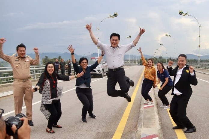 The Vice Chairman of the Thai Chamber of Commerce, Niyom Wairatpanij, said the second Thai-Myanmar Friendship Bridge will lift the value of border trade exports to 100 billion baht from the current 80 billion baht.