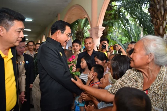 Prime Minister Prayut Chan-o-cha, along with several cabinet ministers, visited the northeastern province of Ubon Ratchathani to follow up on reparations for flood victims under the "Taking Villagers Home" program.
