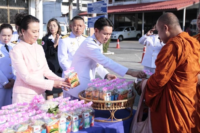 Banglamung District Chief Amnart Charoensri leads the Sangha ceremony, offering alms to 57 monks.