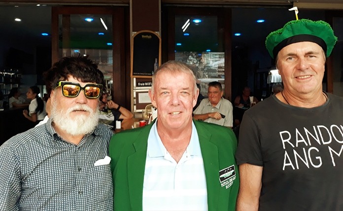 Winner Bill Stewart with Bryan Barrell (L) and Lloyd Mills (R).