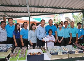 Dusit Thani hosts lunch for blind children