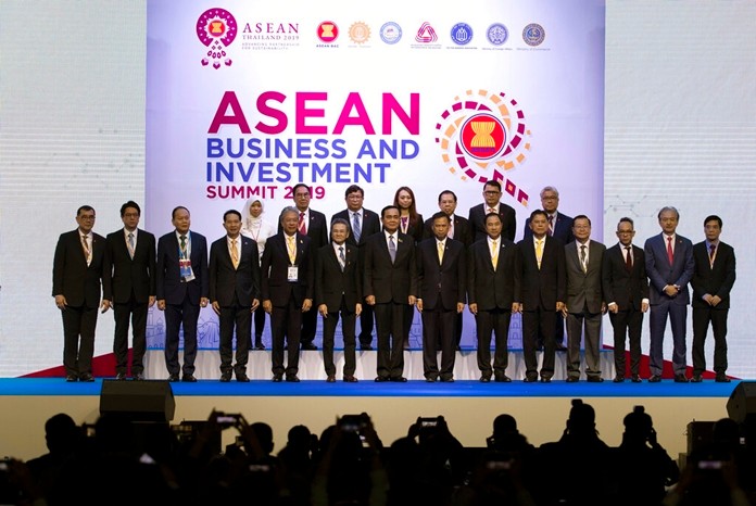 Thailand Prime Minister Prayuth Chan-ocha, front center, poses for pictures with businessmen after a speech at the ASEAN Business and Investment Summit in Nonthaburi province, Thailand, Saturday, Nov. 2, 2019. (AP Photo/Sakchai Lalit)
