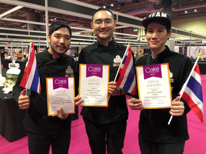 The Thai award winning cake makers team.