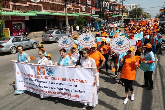 Pattaya city and community leaders marched down Beach Road to raise awareness about domestic violence as part of HRH Princess Bajarakitiyabha’s “Say No to Violence Against Children & Women” campaign.