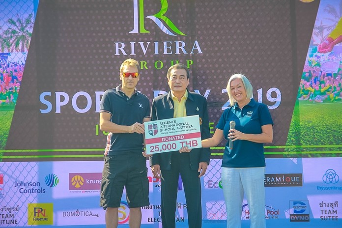 Sarah Osbourne-James presents a donation of 25,000 baht to towards the Riviera charities, received by Winston Gale and witnessed by Deputy Mayor Ronakit Ekasingh (centre).