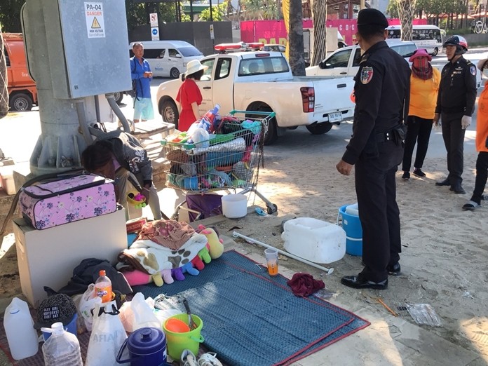 Municipal police evicted a homeless woman from the beach and moved her to the Chonburi Home for the Destitute.