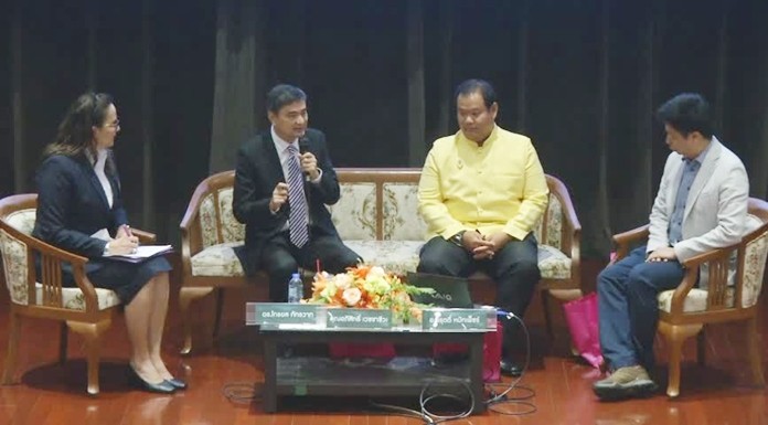 Former prime minister Abhisit Vejjajiva (2nd left) speaks at the seminar on eduction in Thailand.