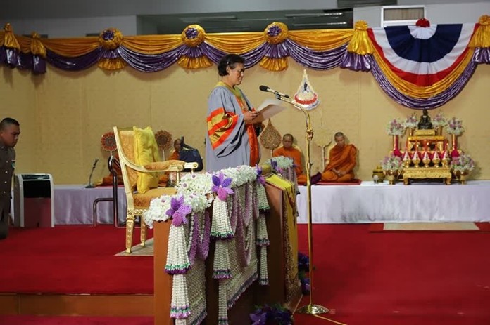 Her Royal Highness Princess Sirindhorn delivers her speech to the graduates.