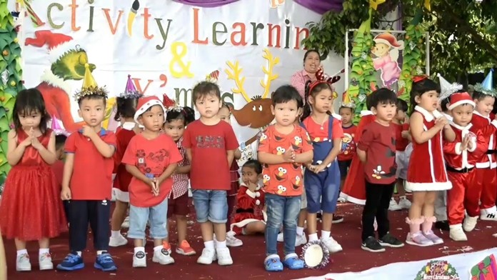 Aksorn School Hosts Christmas Party Pattaya Mail