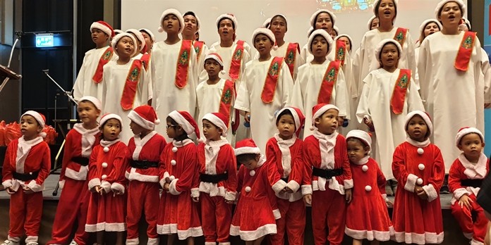 The children from the Pattaya Orphanage Choir with their angelic voices entertain their PCEC audience with a variety of Christmas Carols.
