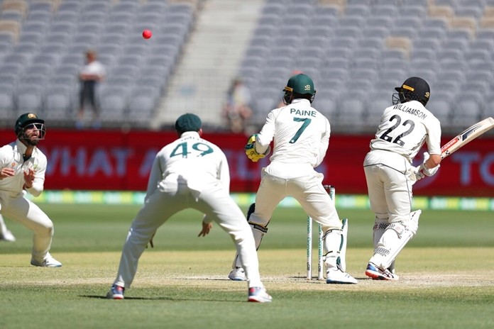 Australia's Matthew Wade, left, is about to catch New Zealand's Kane Williamson, right, during play in their cricket test in Perth, Australia, Sunday, Dec. 15, 2019. (AP Photo/Trevor Collens)