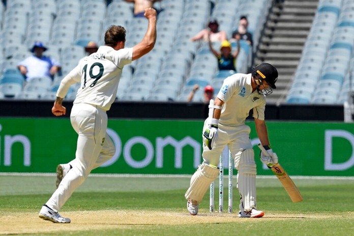 Australia's James Pattinson, left, celebrates the wicket of New Zealand's Tom Latham, right, during their cricket test match in Melbourne, Australia, Sunday, Dec. 29, 2019. (AP Photo/Andy Brownbill)